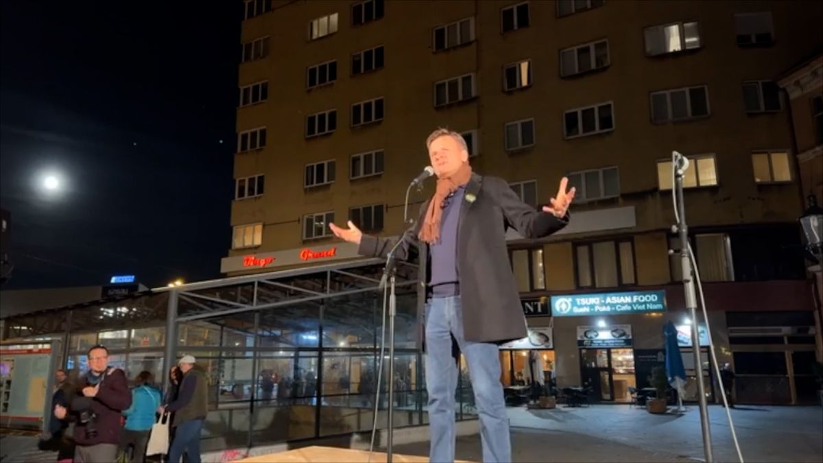 Na protest proti šéfovi slovenské tajné služby přišlo několik tisíc lidí